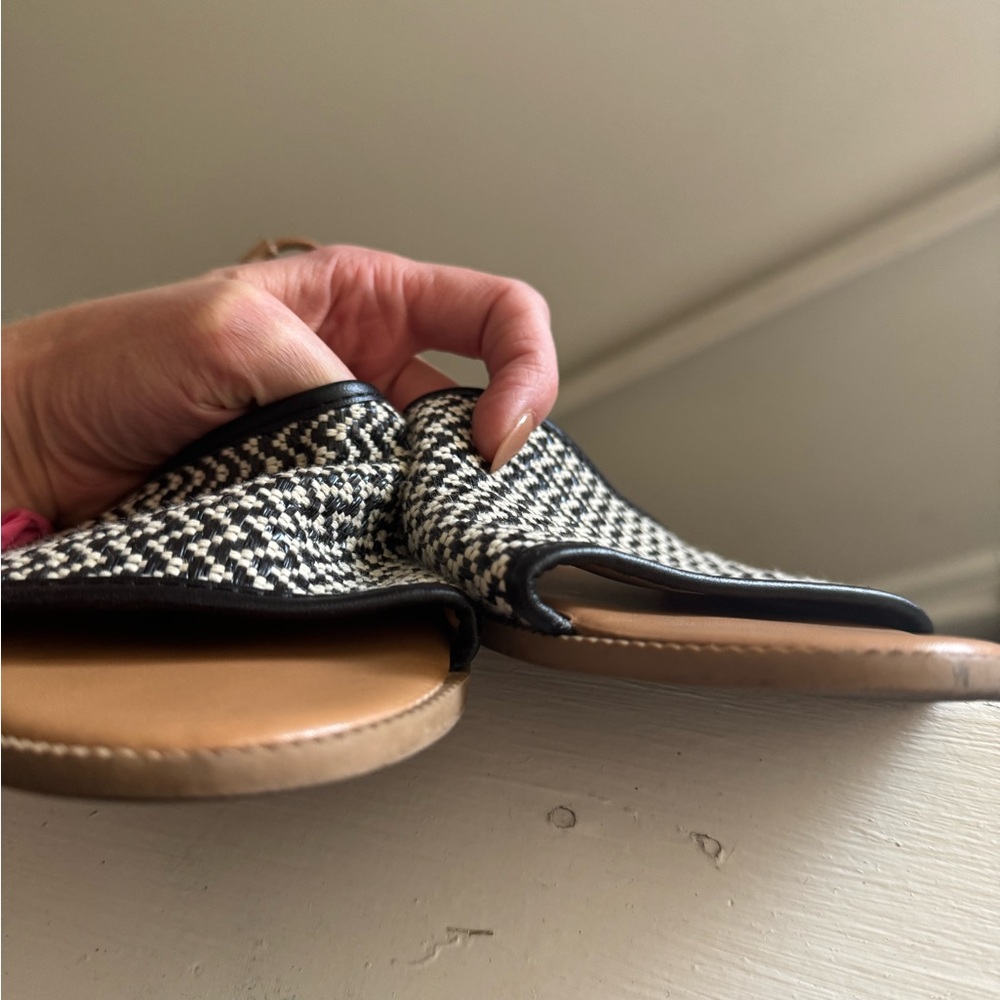 Women's Black and Tan Sandals - Picture 3 of 5